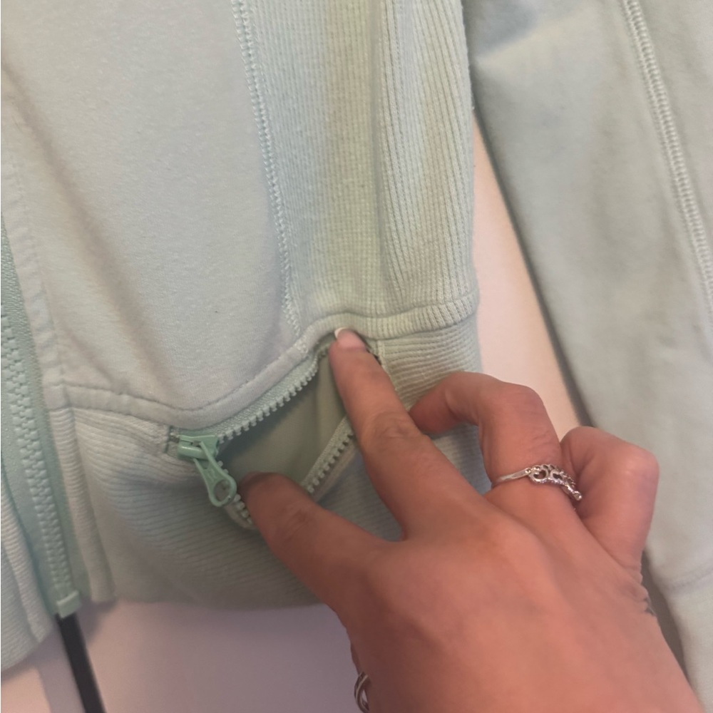 Lululemon cropped zip-up jacket in mint green - Picture 7 of 7